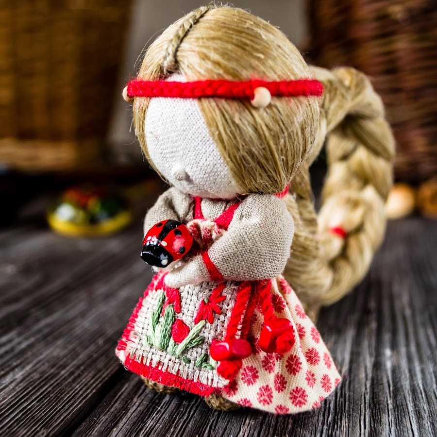 Кукла-оберег на счастье: значение, описание и мастер-класс по изготовлению своими руками, также нужна ли вышивка на женском виде наряда?