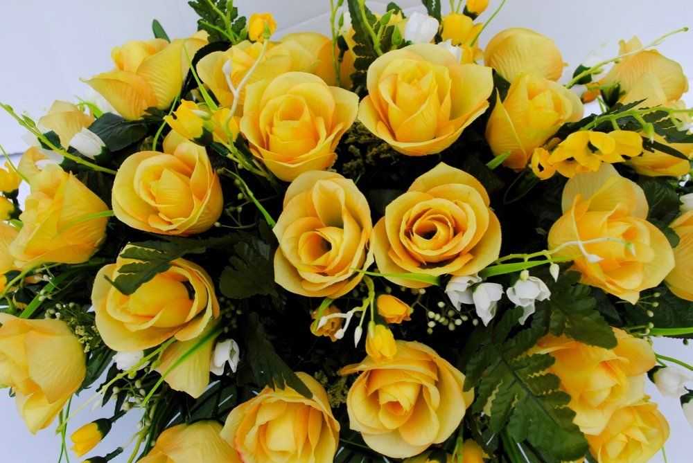 Желтые розы: к чему их дарят, значение приметы — суеверия
