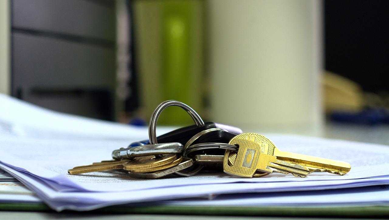 Почему нельзя класть ключи на стол от дома - приметы