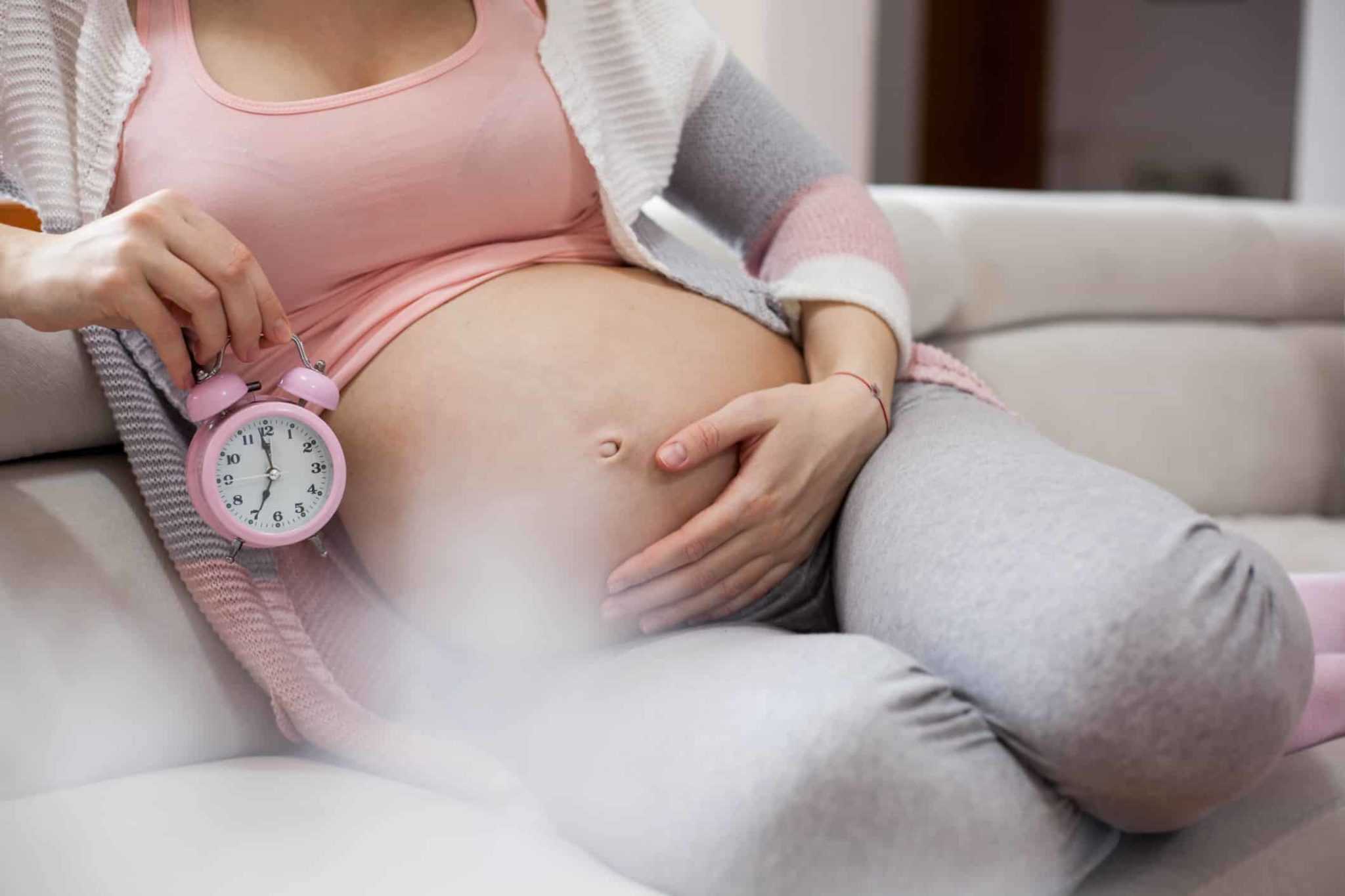 40 недель шевеление. Период беременности и родов послеродовой период. Беременность фон.