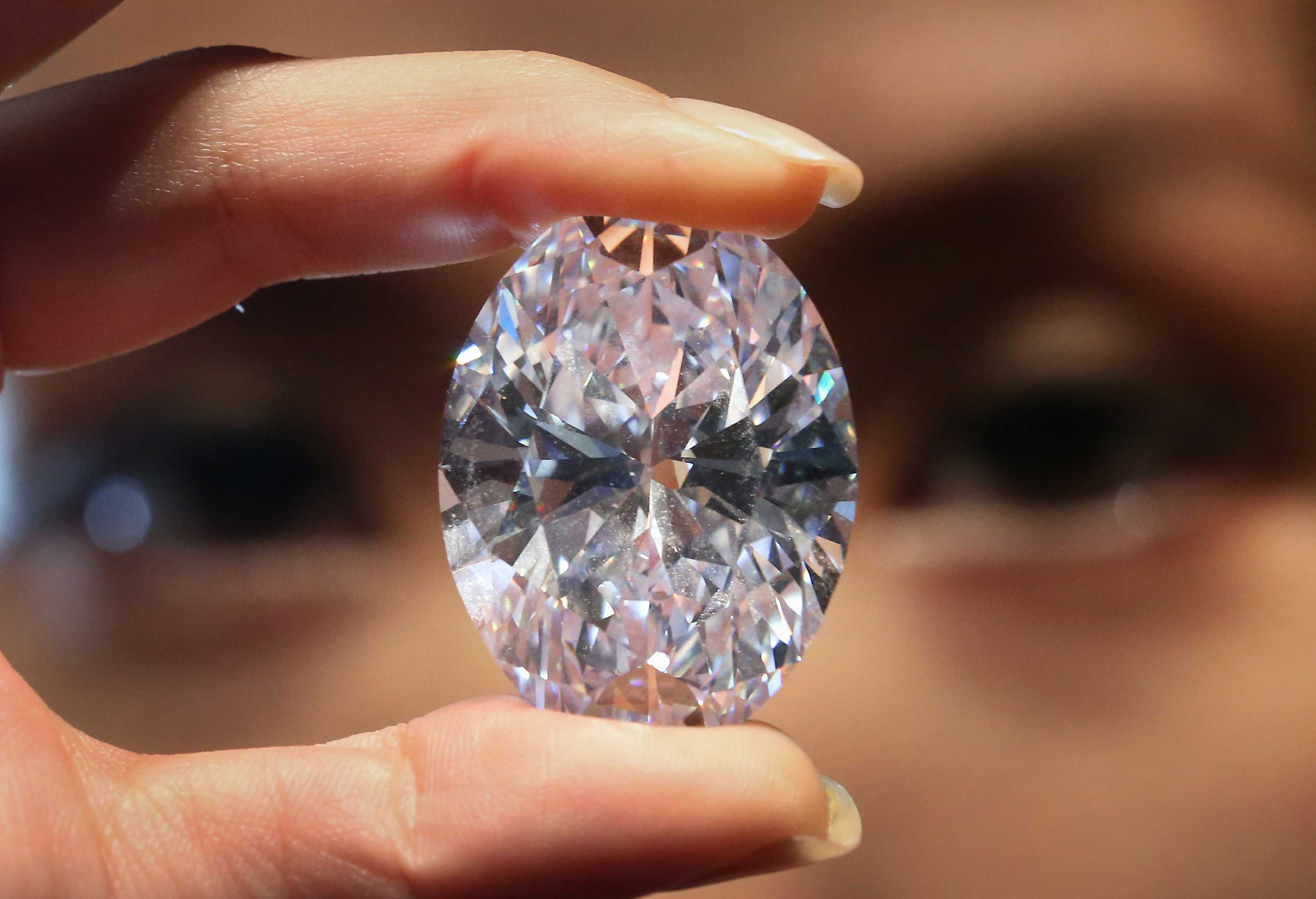 К чему снятся бриллианты: женщине, много, кольцо с бриллиантом во сне.