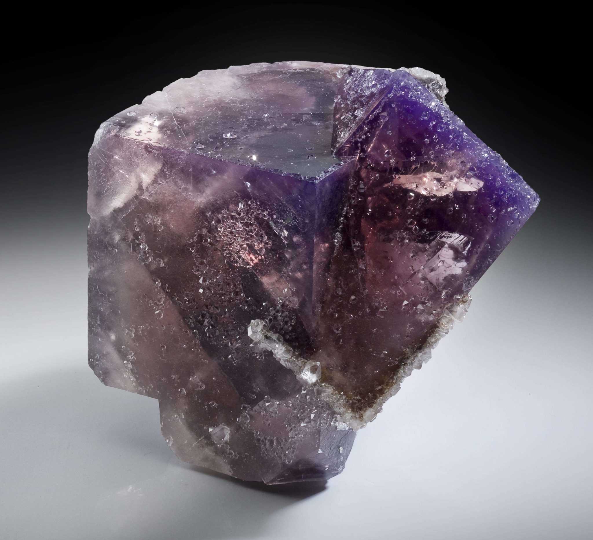 Светящиеся камни, камень который светится в темноте-флюорит: описание, магические свойства камня