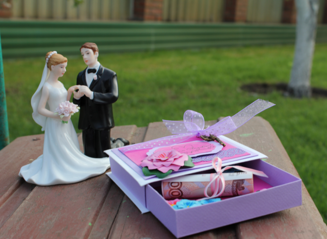 Что нельзя дарить на свадьбу молодоженам: приметы и советы
