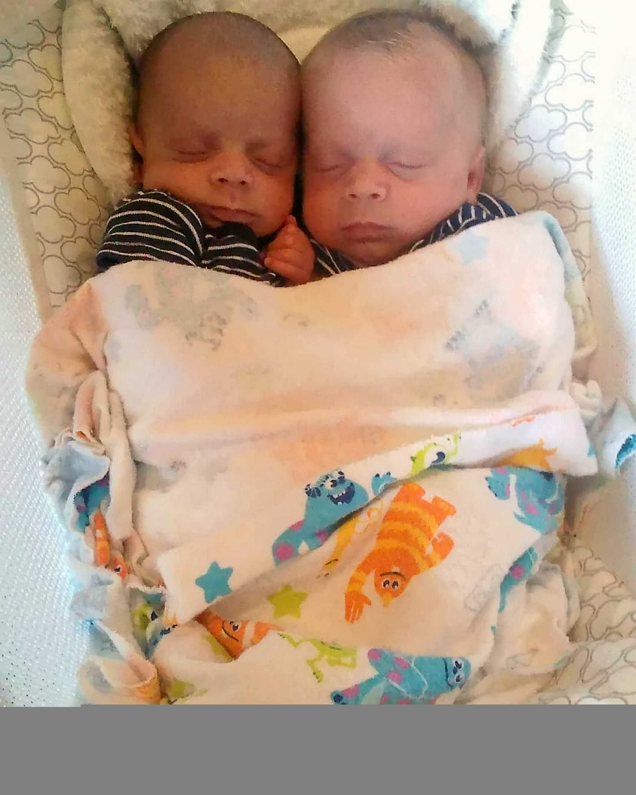 К чему снятся близнецы, толкование сна по соннику