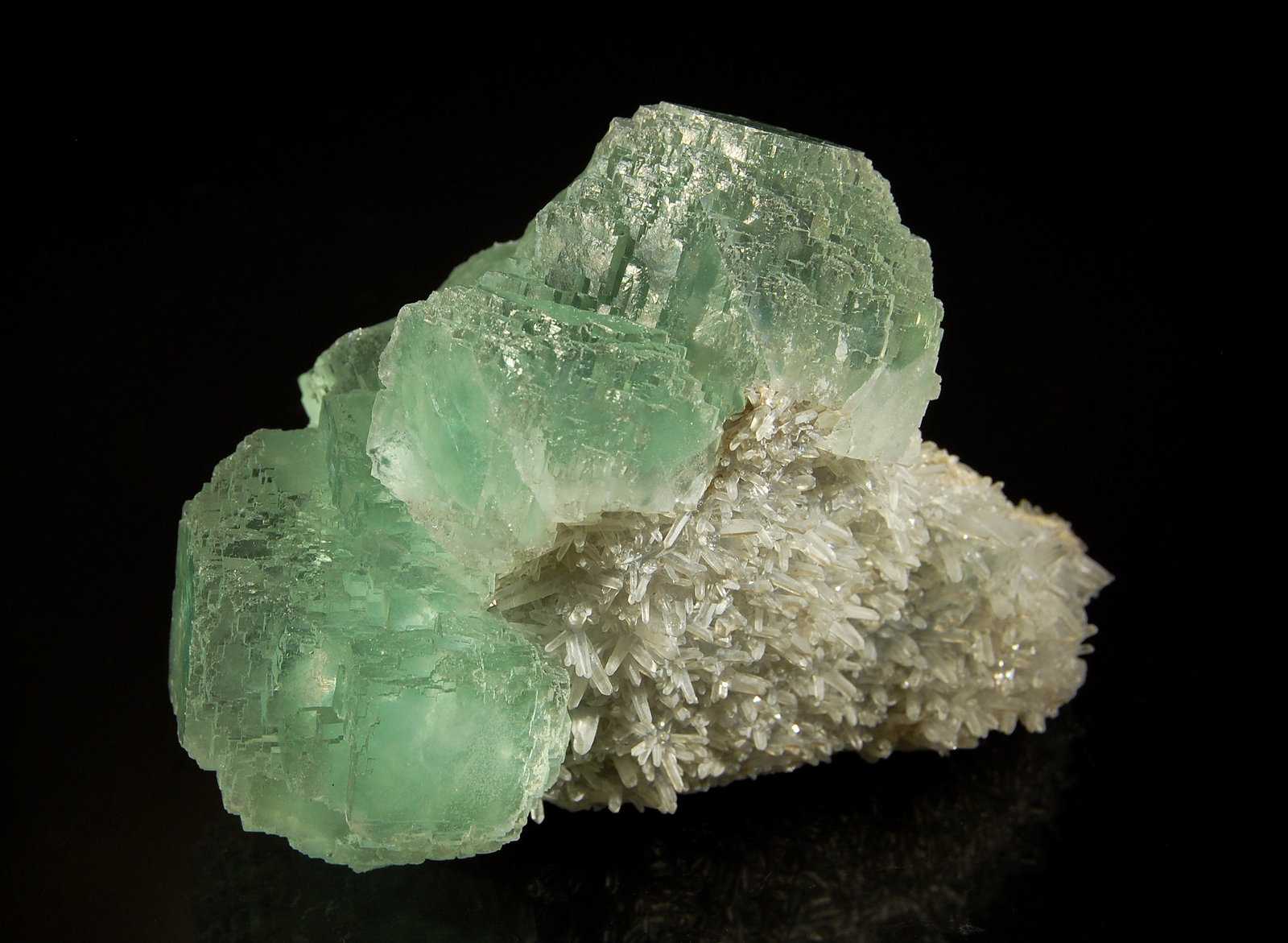 Как выглядит камень флюорит - свойства и магия минерала