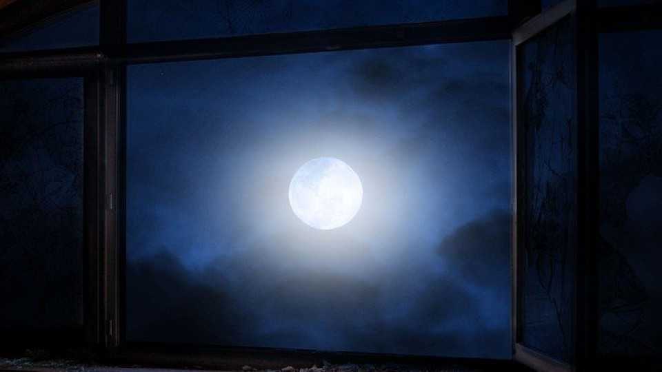 Почему нельзя смотреть на луну: долго, в полнолуние, ночью