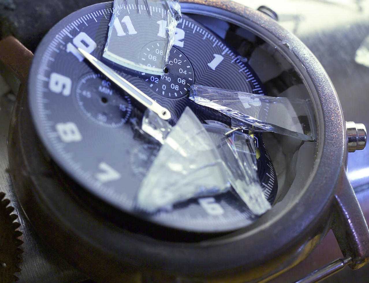 Сломанные наручные часы