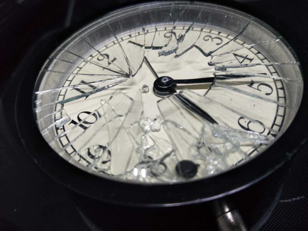 Можно ли хранить сломанные часы в доме: у этой приметы есть несколько толкований, об этом стоит знать
