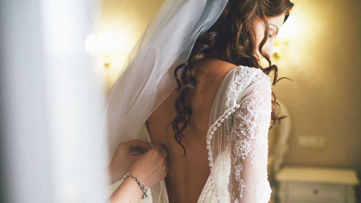 Примета о примерке свадебного платья подружки?, которую в [2019] соблюдают многие – быть ли беде