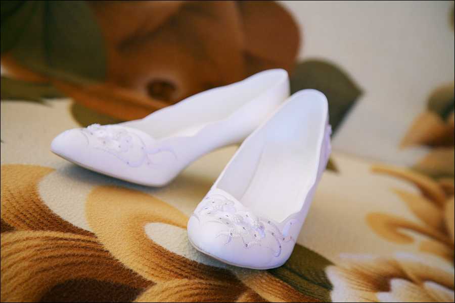 Сонник видеть обувь. Приснился белый туфли. Снились туфли белые. Туфли мужские на свадьбу белые. Туфли на свадьбу из силикона.