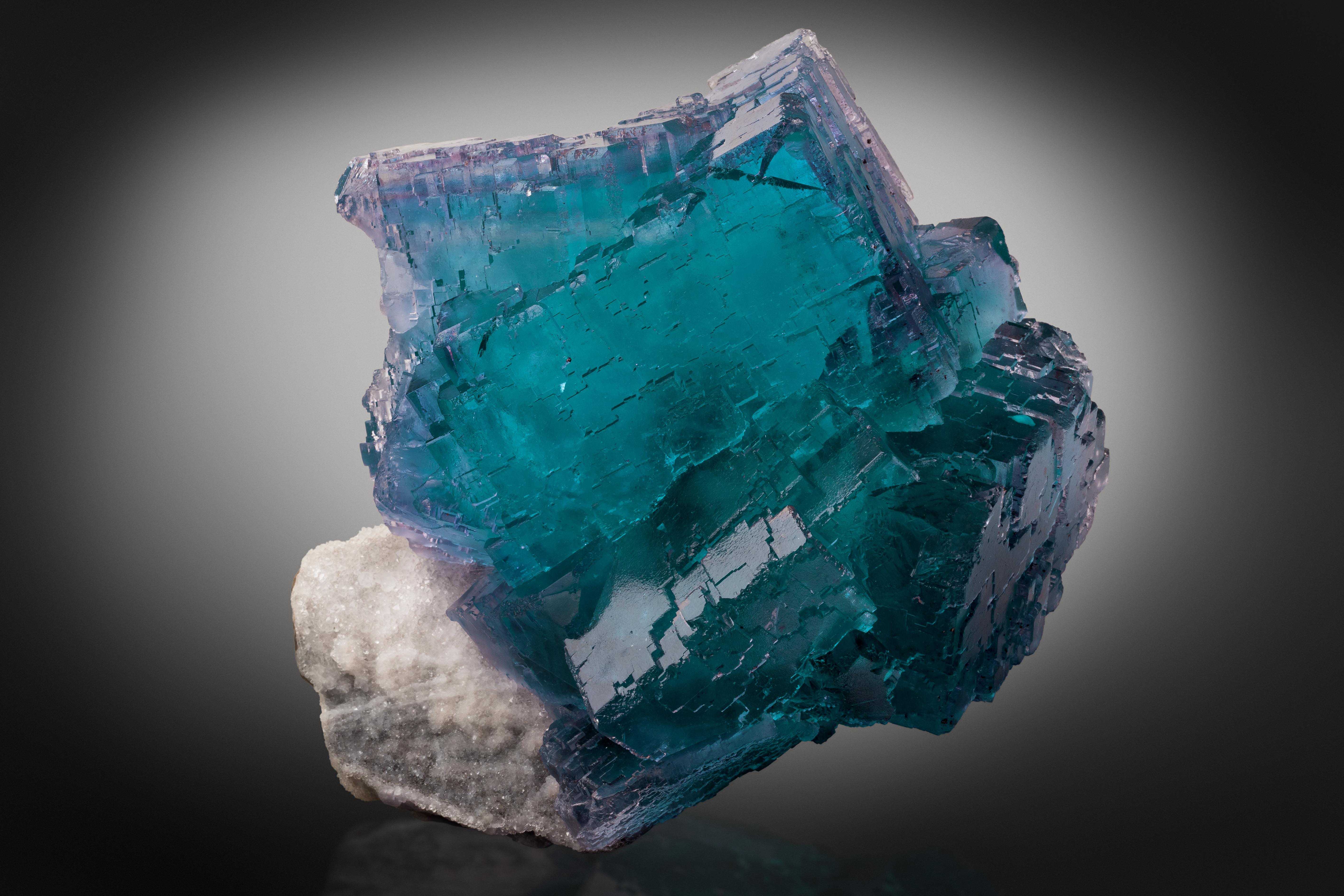 Флюорит – «дьявольский камень» светящийся в ультрафиолете